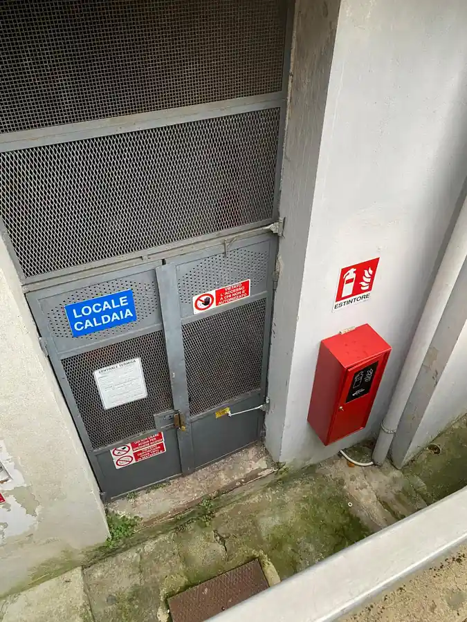Centrale termica di un condominio con impianto di spegnimento automatico